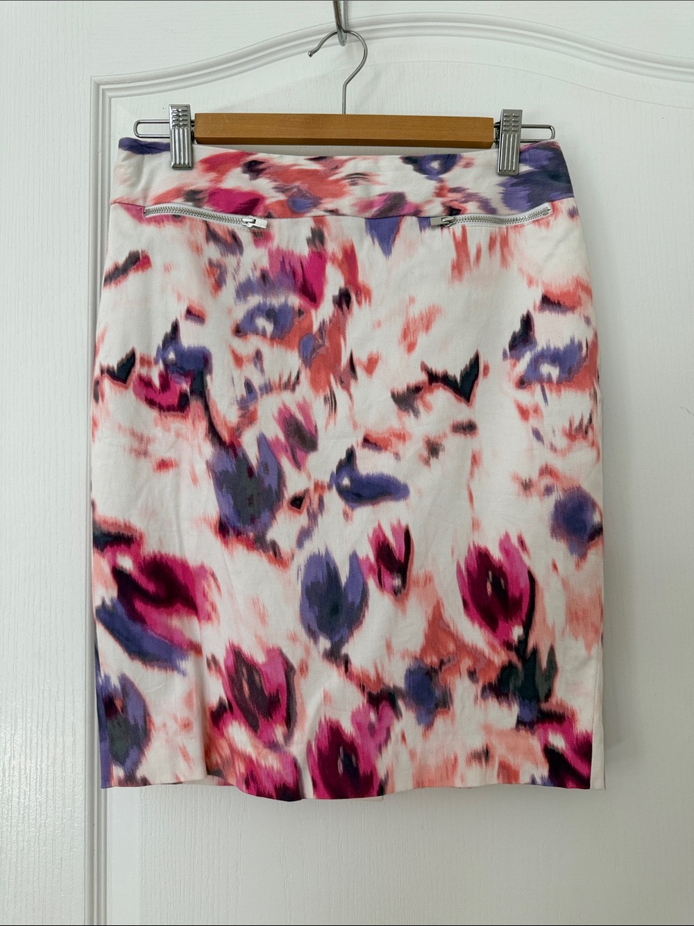 Calvin Klein White Floral-Print Pencil Skirt with Pink and Purple Accents